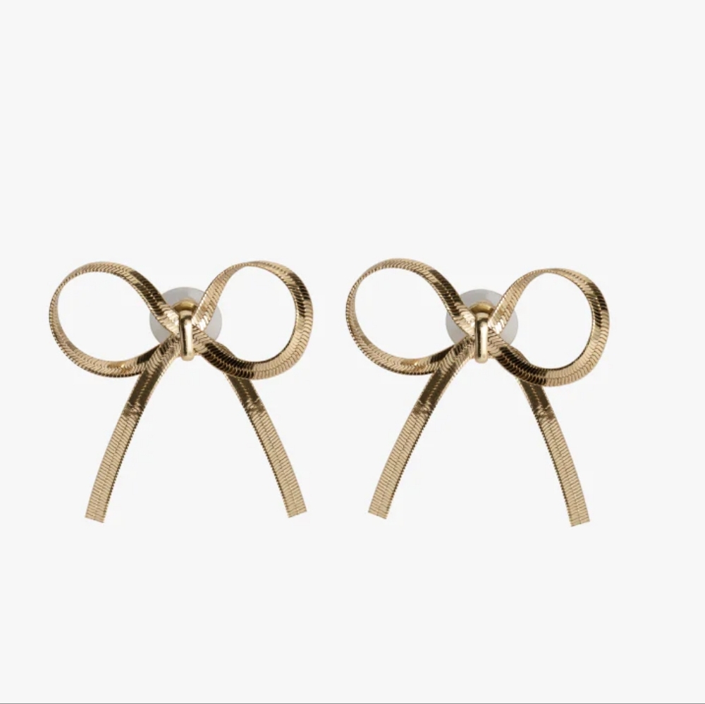 Bow earrings Lisa Says Gah